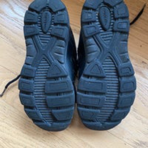 Stride Rite: Uniform Sneaker/Shoe Size 2w - Picture 7 of 8